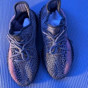 lilluxeboutique
Yeezy 350 V2 Copper fade no box size 8M  taking best offer